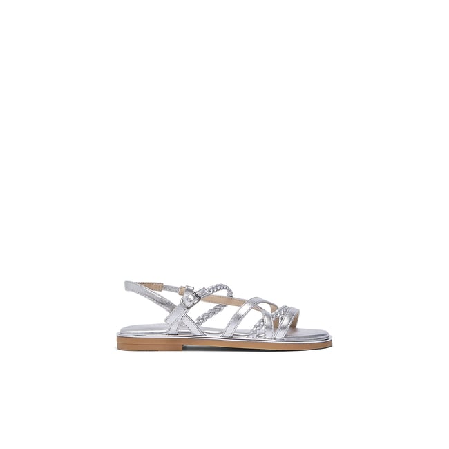 Sandales avec lanières tressées argent <span itemprop=