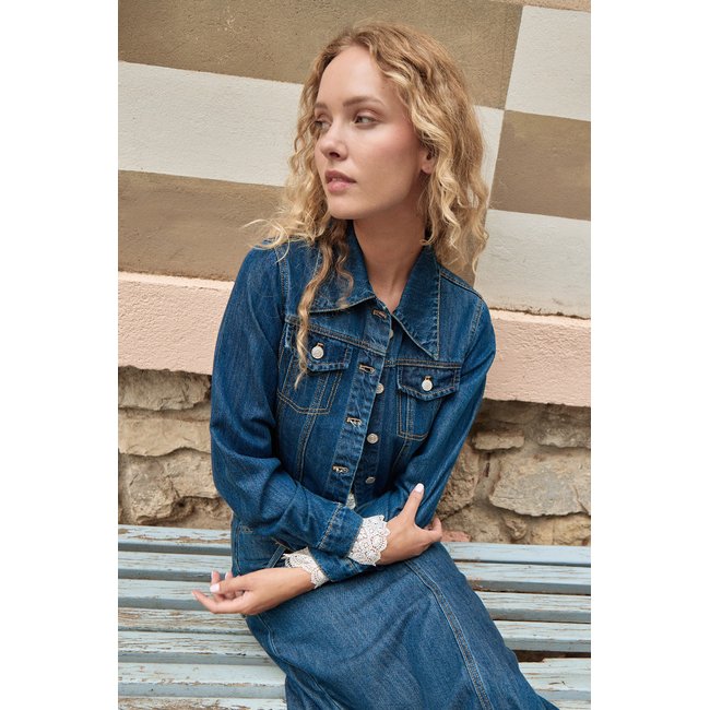 Veste courte en denim, ceintrée denim blue <span itemprop=