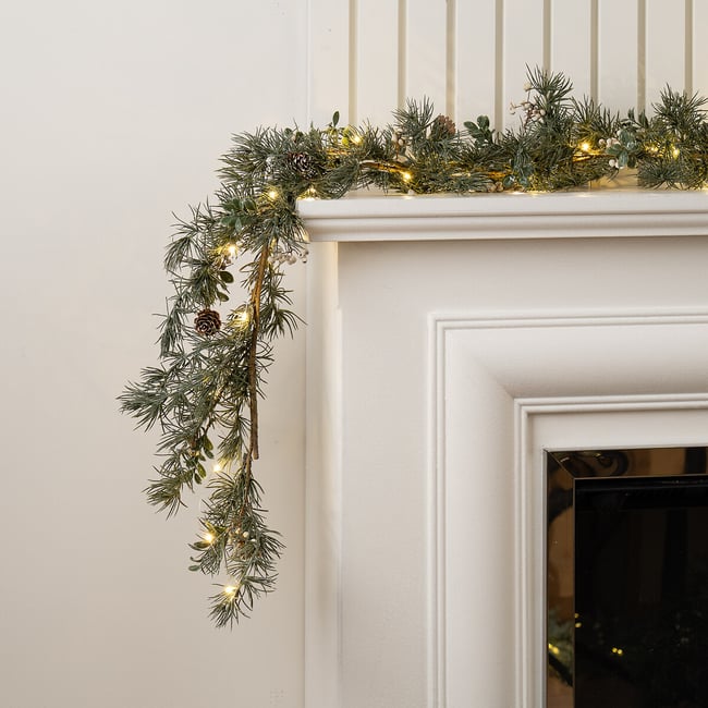 150cm Natural Feel Garland with lights, green, SO'HOME