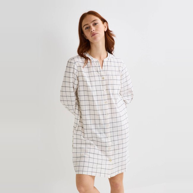 Chemise de nuit manches longues à carreaux en coton BIO ecru <span itemprop=