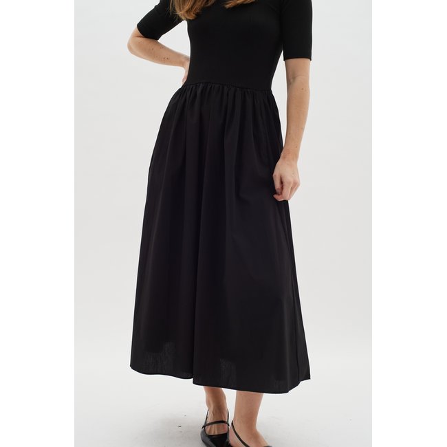 Robe noir <span itemprop=