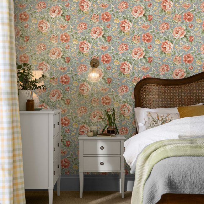 papier-peint-fleuri-roses-sauvages-couleur-rose-corail-ocre-vert-et