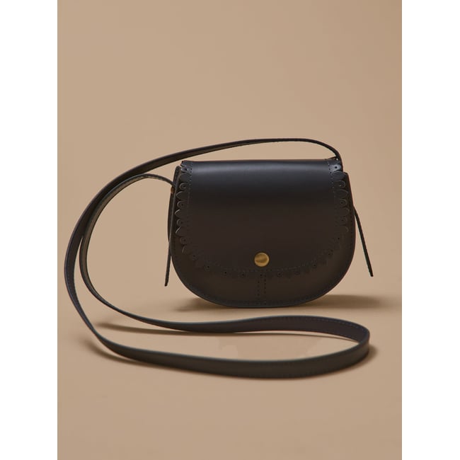 Sac écureuil en cuir marine <span itemprop=