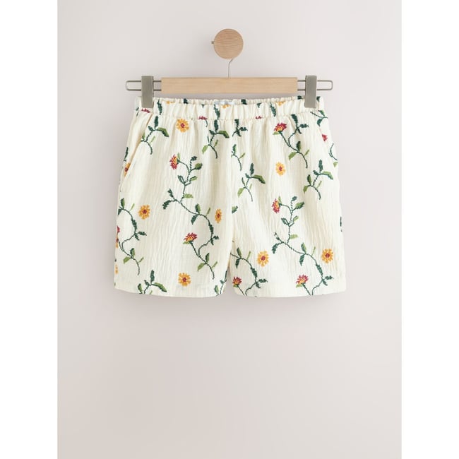 Mini short à surpiqûres et fleurs écru <span itemprop=