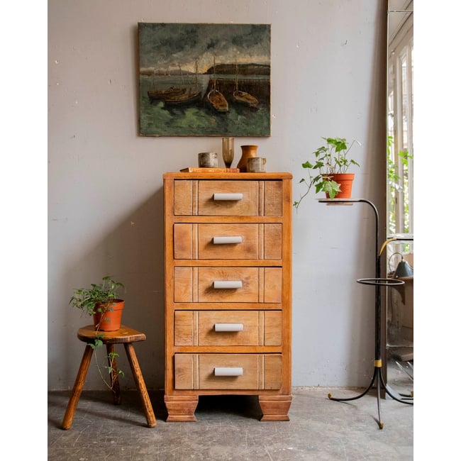 Commode au bois sculpté Garance N°741 - Bon état Couleur bois clair <span itemprop=