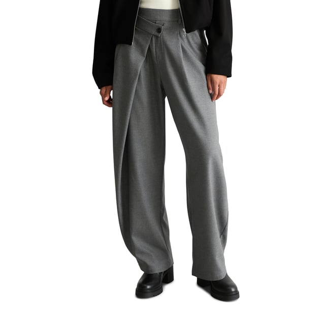Pantalon crossover  Barrel en polyester recyclé, viscose et élasthanne gris <span itemprop=