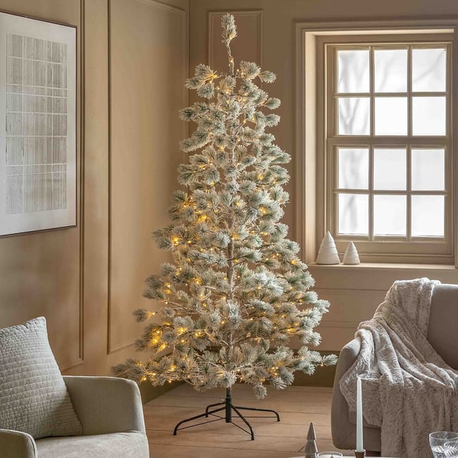7ft Flocked Pine LED Christmas Tree, green, ÉDITÉ