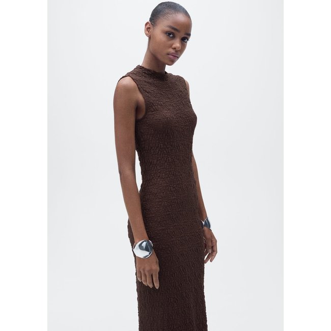 Robe texture col cheminée marron <span itemprop=