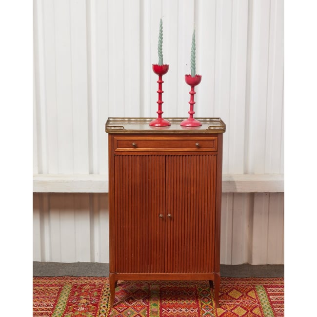 Buffet haut en bois Gilbert N°1712 - Bon état Couleur bois clair <span itemprop=