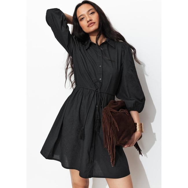 Robe-chemise brodée noir <span itemprop=