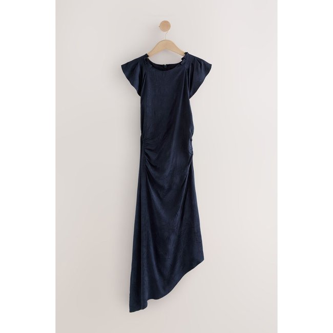 Robe mi-longue en satin ruché bleu marine <span itemprop=