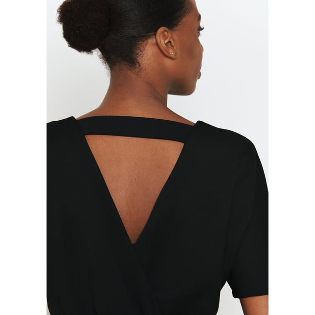 Robe courte en tissu scuba noir <span itemprop=