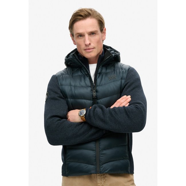 Kapuzenjacke im Materialmix marine <span itemprop=