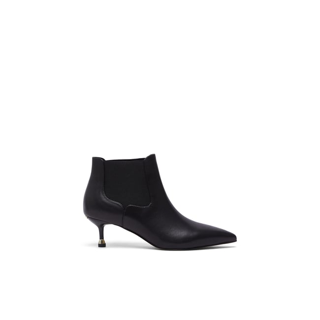Bottines en cuir noir <span itemprop=