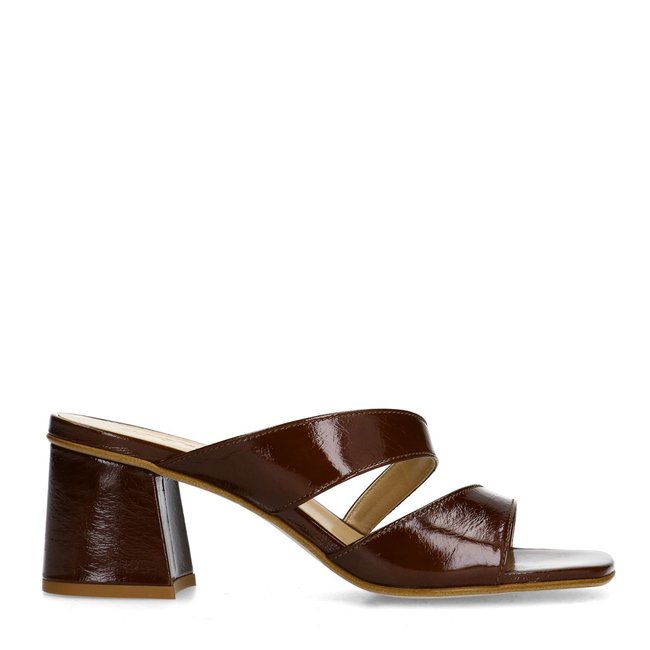 Sandales à talon cubain marron <span itemprop=