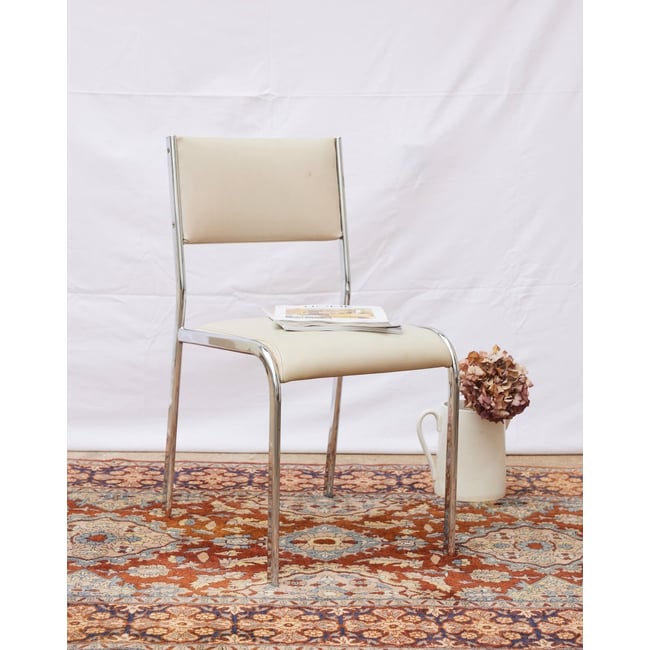 Chaise en skai et chrome Alma N°1725 - Bon état Couleur argenté <span itemprop=