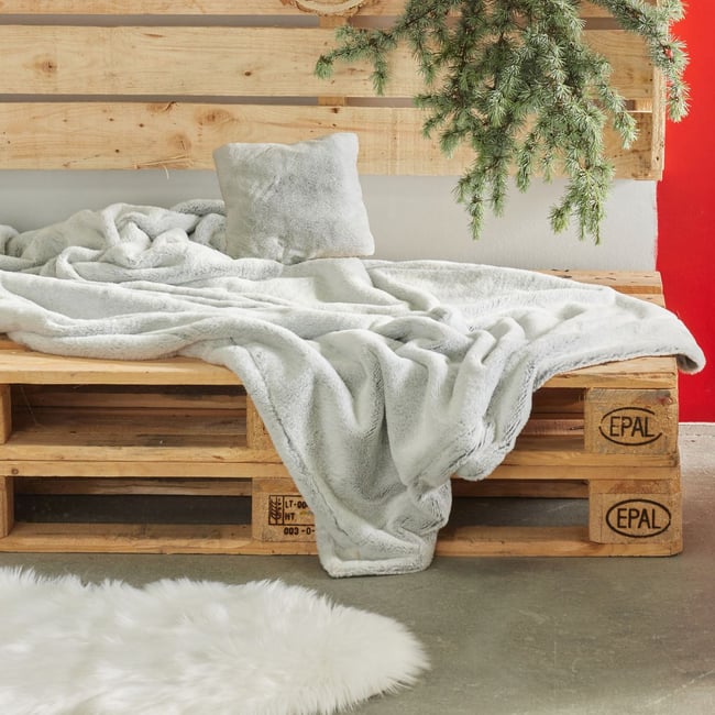 Ensemble plaid et coussin assorti uni WINTER SPIRIT GLACIER gris <span itemprop=