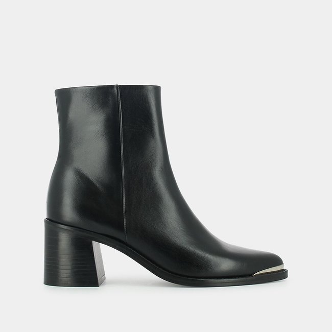 Delo Pointed Ankle Boots in Leather, black, JONAK