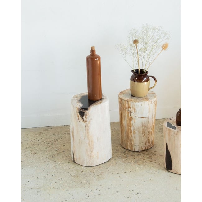 Table d'appoint en bois pétrifié Hanna N°428 - Bon état Couleur bois <span itemprop=