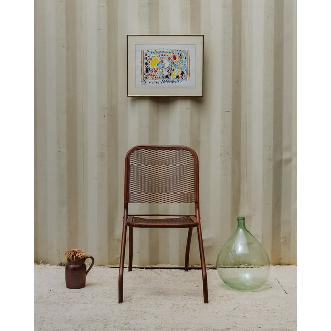 Chaise en métal rouge Alma N°1676 - Bon état Couleur rouge <span itemprop=