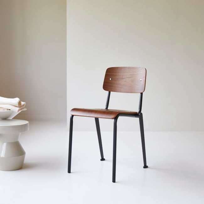 Chaise en Noyer massif, MIO Couleur noir <span itemprop=