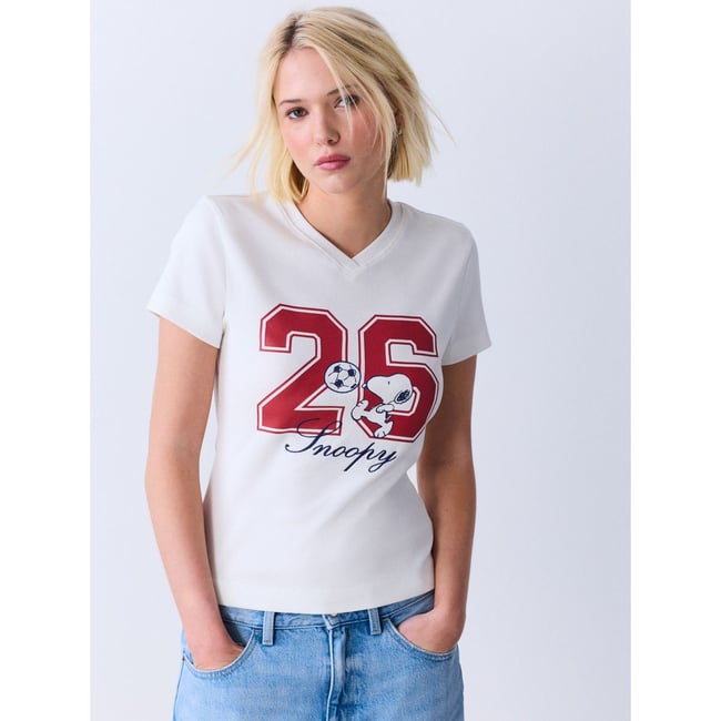 T-shirt blanc à col v/motif football snoopy blanc <span itemprop=