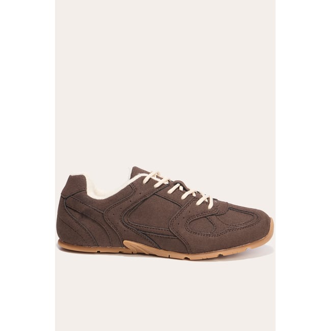 Baskets basses aspect daim marron <span itemprop=
