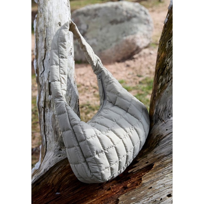 Sac matelassé gris taupe <span itemprop=