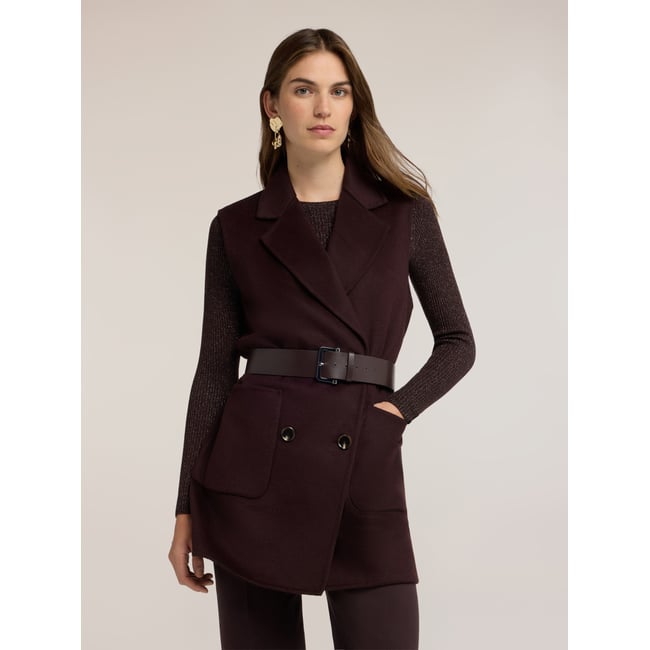 Gilet ceinturé marron <span itemprop=