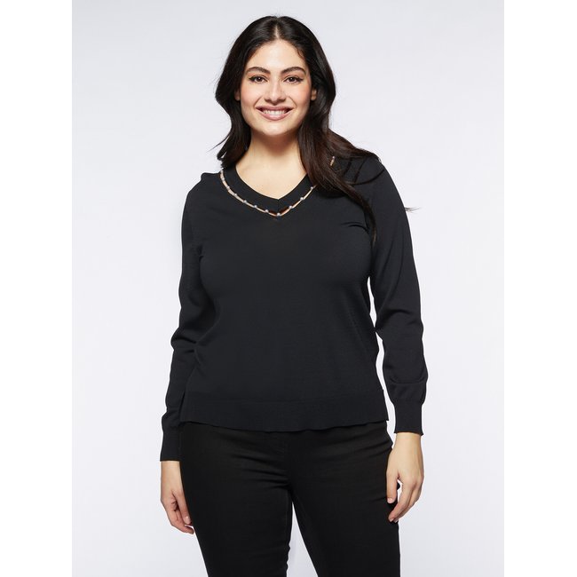 Pull à col en V avec des perles brodées créant une bordure ajourée noir <span itemprop=