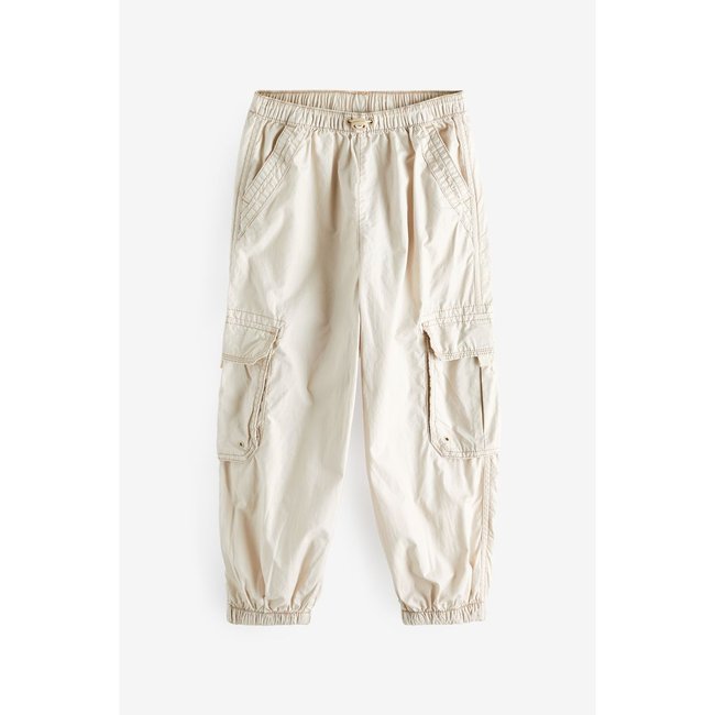 Pantalon cargo parachute grège <span itemprop=