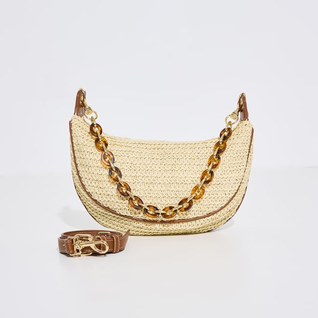 Sac forme demi-lune aspect paille marron camel <span itemprop=