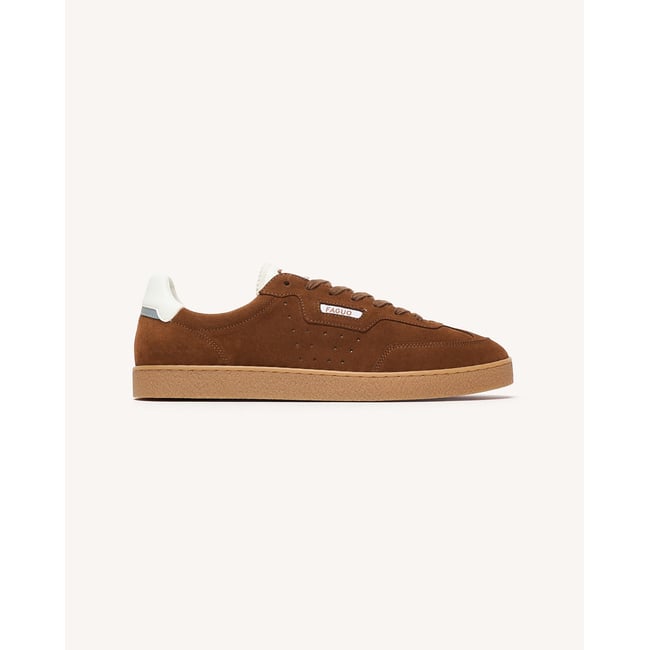 Baskets basses en cuir suédé camel <span itemprop=