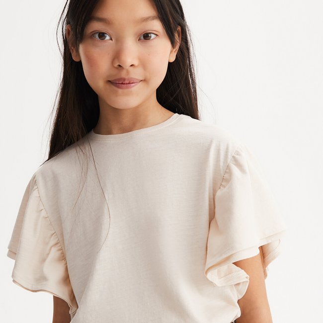 Camiseta manga corta con volantes crudo <span itemprop=