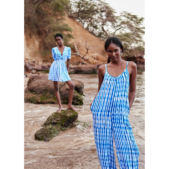 Combinaison ample à bretelles imprimé tie & dye bleu <span itemprop=