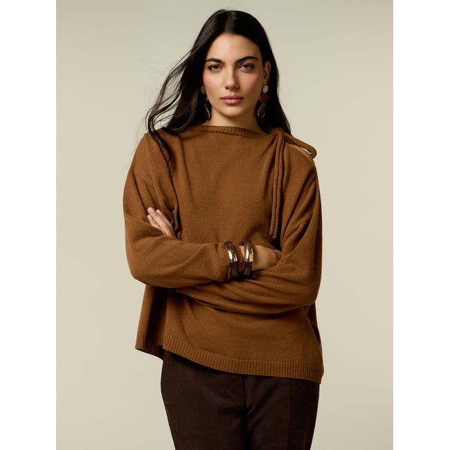 Pull avec nœud marron <span itemprop=