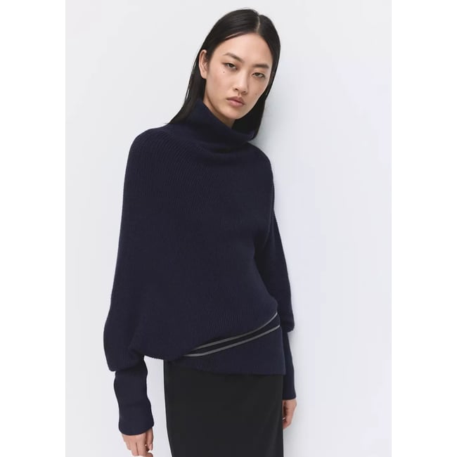 Pull asymétrique col roulé - MANGO