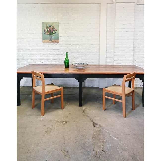 Table à manger XXL en sapin massif Romy N°1493 - Bon état Couleur bois foncé <span itemprop=