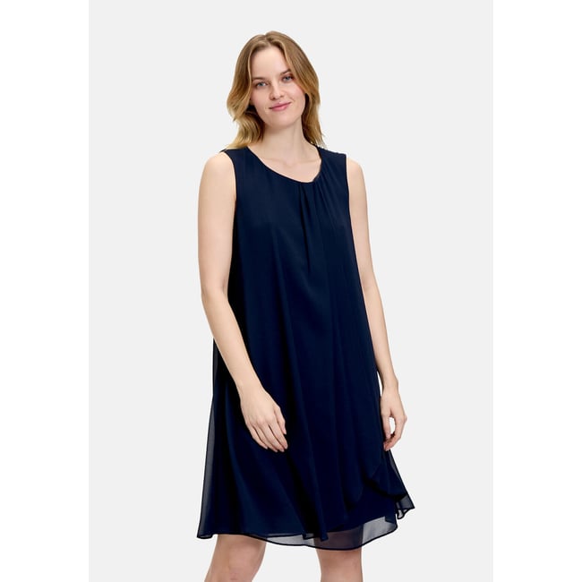 Robe en chiffon au look superposé navy blue <span itemprop=