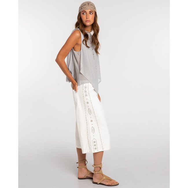 Bermuda en jean avec clous et appliques blanc <span itemprop=