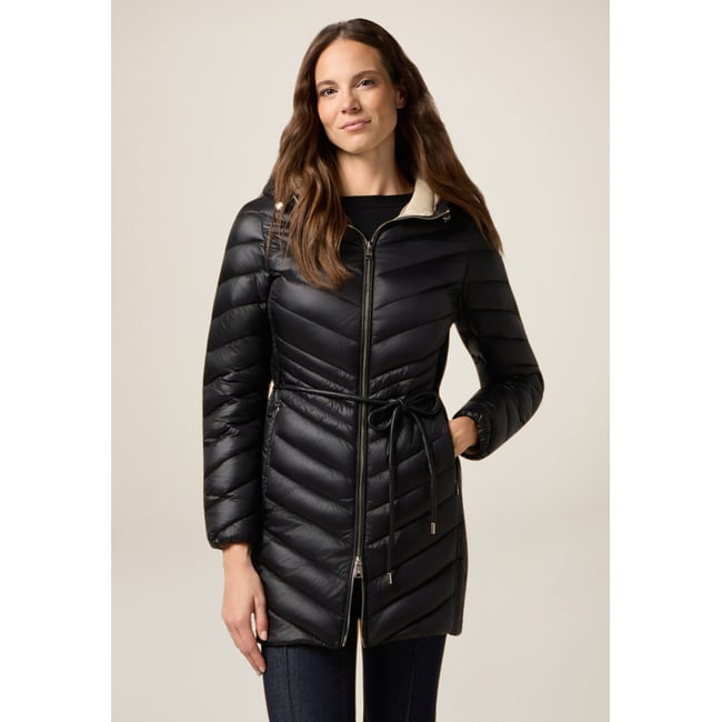 Doudoune mi-longue à capuche avec ceinture noir <span itemprop=