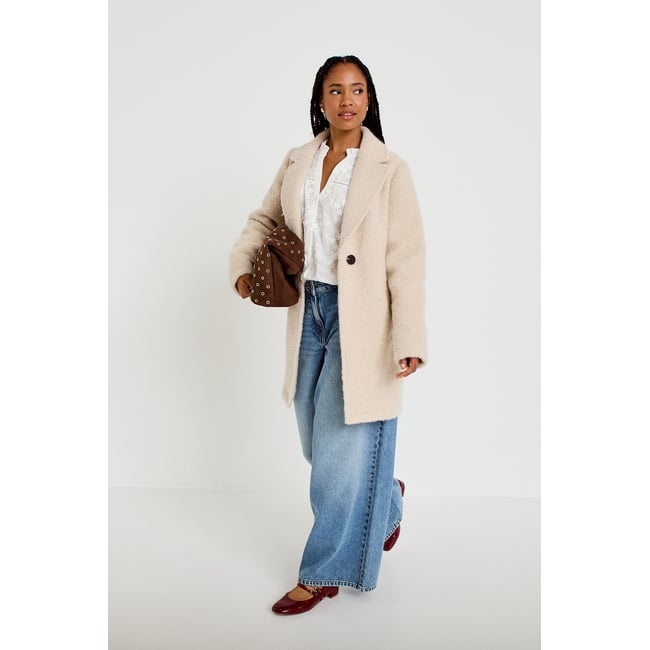 Manteau droit mi-long bouclettes beige <span itemprop=