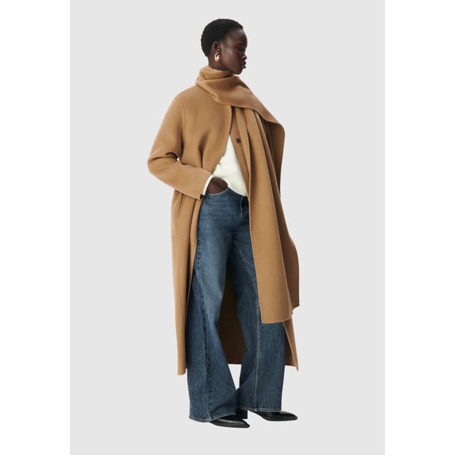 Manteau long avec longues écharpes marron <span itemprop=