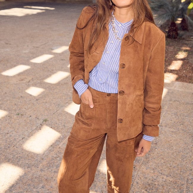 Pantalon 100% cuir daim tabac <span itemprop=