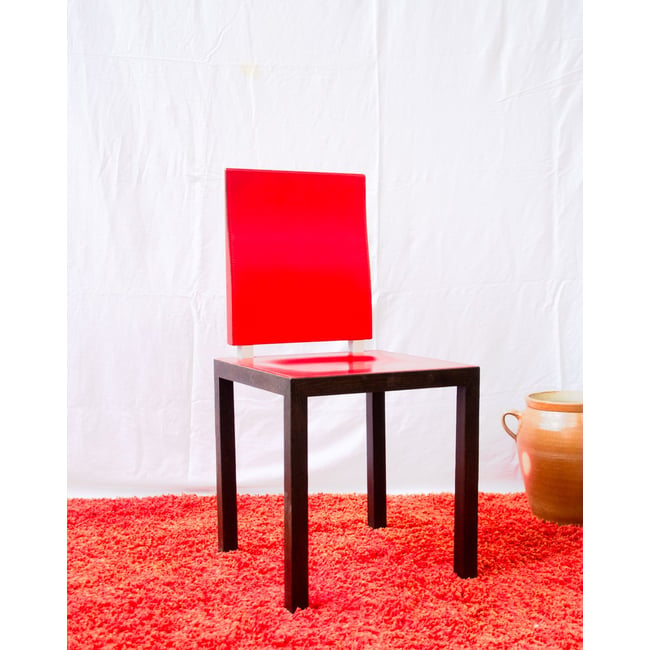 Chaise en bois et cuir rouge Alma N°2130 - Bon état Couleur noir <span itemprop=