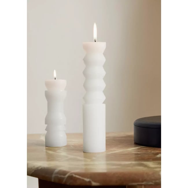 Bougie sculpturale haute Couleur blanc cassé <span itemprop=