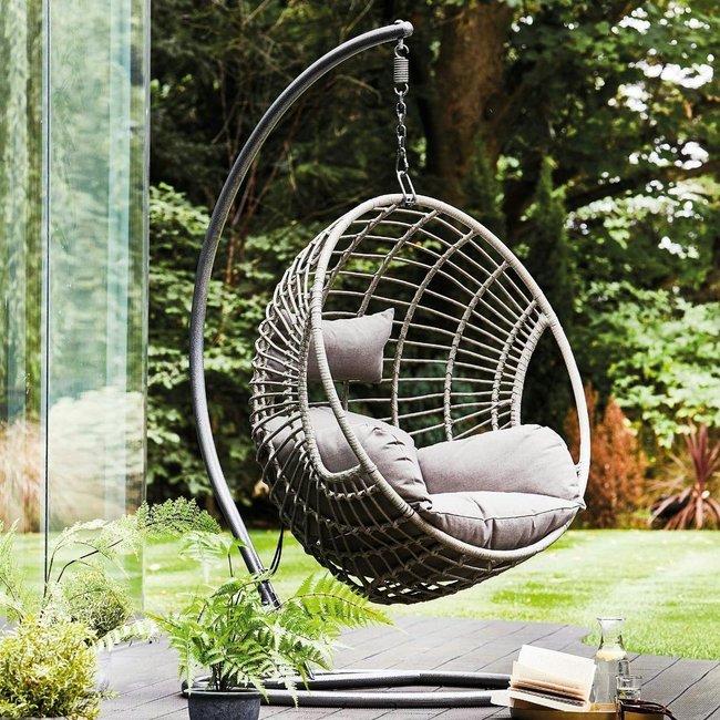 Fauteuil suspendu rond en métal gris avec coussins gris <span itemprop=