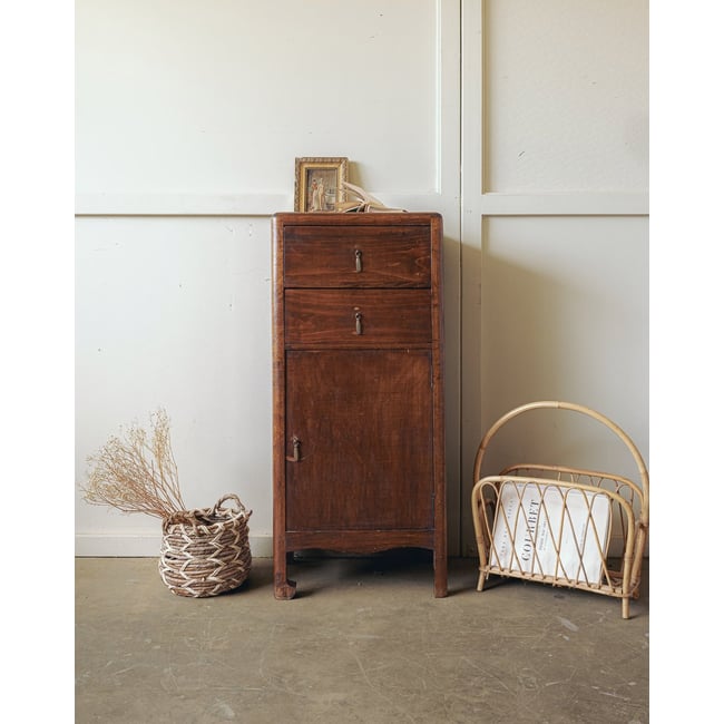 Buffet des années 40 Gilbert N°1672 - Bon état Couleur bois foncé <span itemprop=