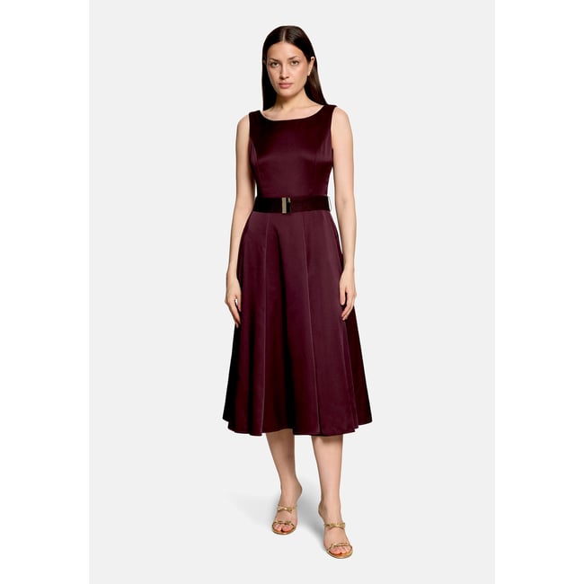 Robe de cocktail à ceinture strong aubergine <span itemprop=
