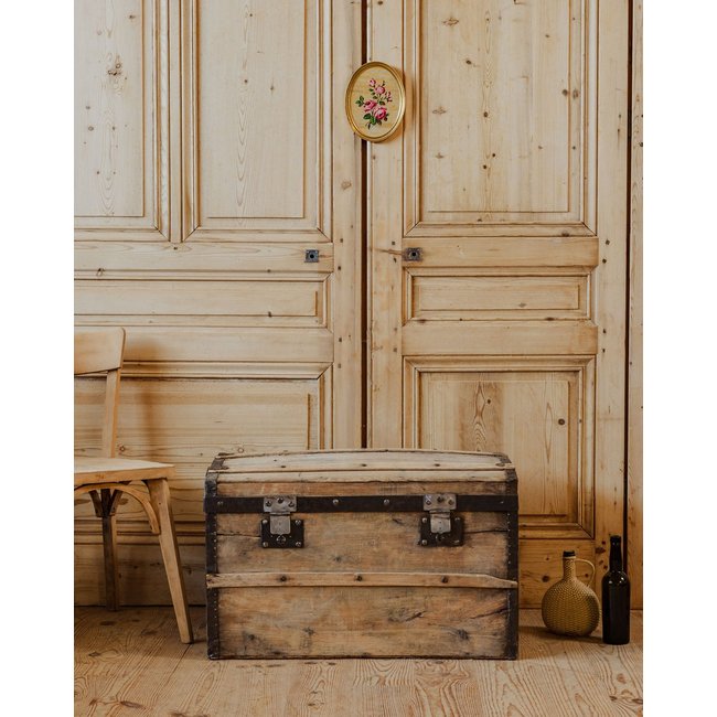 Malle en bois Lucienne N°302 - Bon état Couleur bois clair <span itemprop=